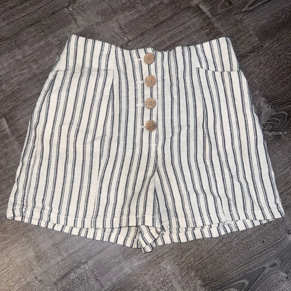 Striped buttoned shorts